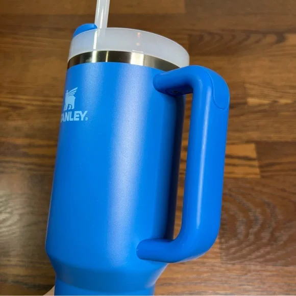 40 oz Stanley The Flowstate Quencher H2.0 Tumbler in Beach Blue - Picture 4 of 10